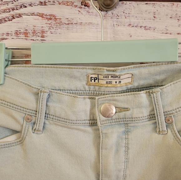 Free People S28(6) White Wash Jeans - Picture 3 of 6